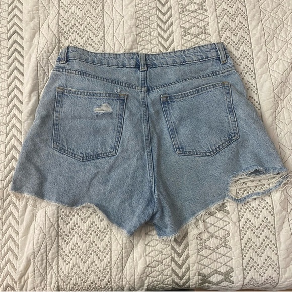 H&M Distressed Denim Women Shorts - Picture 2 of 7
